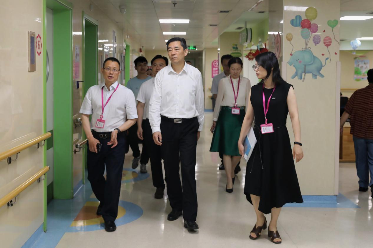 宋世贵会长赴理事单位成都市妇女儿童中心医院调研  聚焦全周期健康服务  共商妇幼健康高质量发展